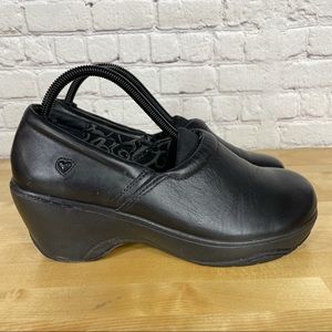 Nurse Mates Bryar Black Leather Slip-On‎ Pillow Clogs Women’s Size 11